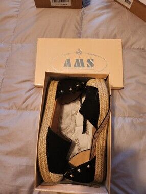 AmiSu Black Espadrille Wedge Sandals with Stud Detail